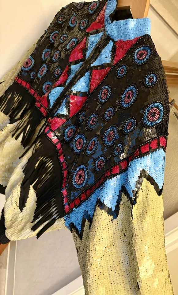 Chaqueta vintage con flecos de lentejuelas y cremallera con patrones geométricos Foto 3 de 4