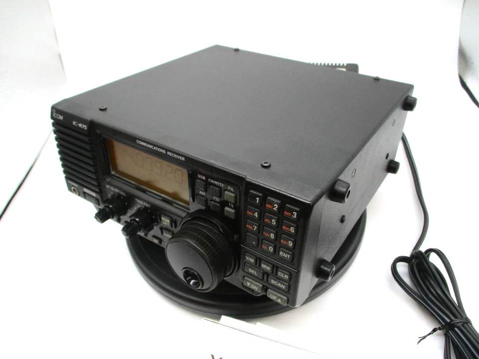 ICOM IC-R75 30kHz〜60MHz Ham Radio transceiver With built-in options - Image 3 of 4