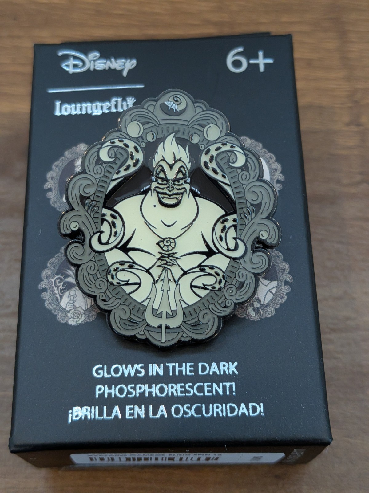 Loungefly Disney Villains Cameos Glow in The Dark Pin Ursula Little Mermaid New