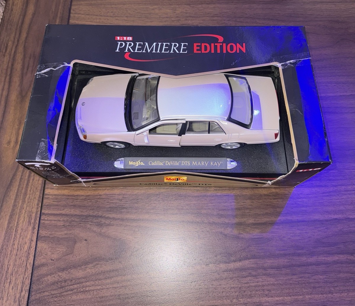 マイスト 1/18 キャデラックdts SALE Maisto 1:18 Diecast Cadillac 2002 DeVille DTS Premiere