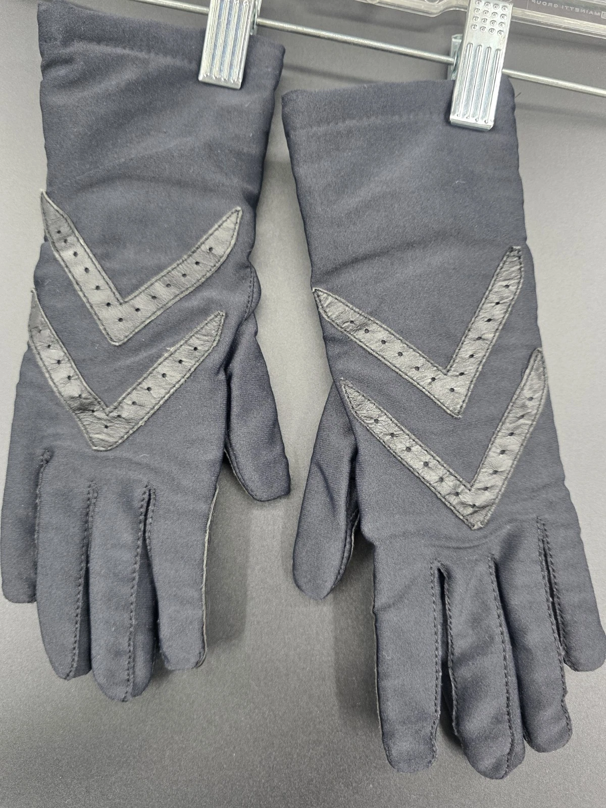 Isotoner Women’s Leather Driving Gloves Fleece Lined Winter Black One Size Aris
