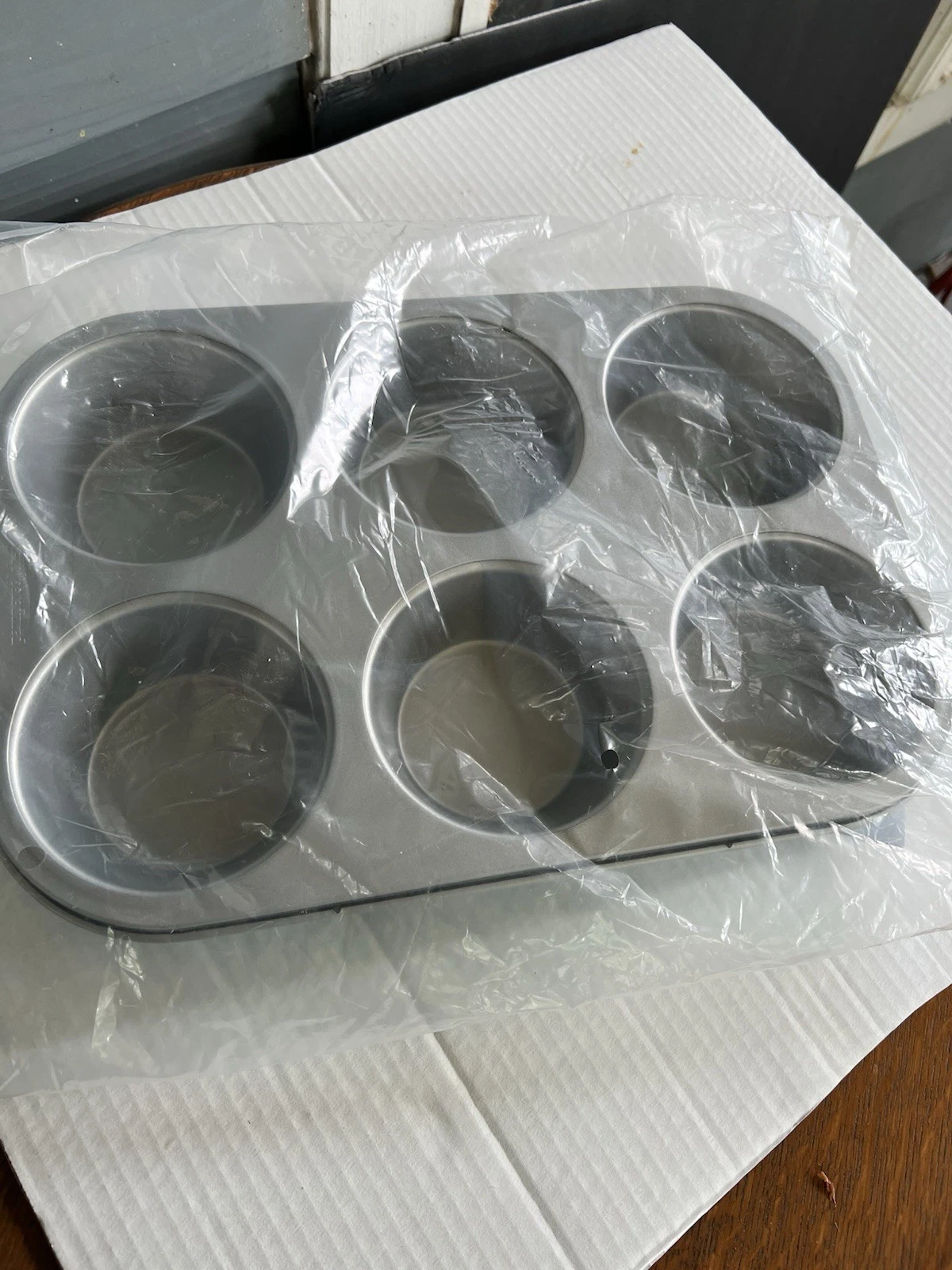 Pampered Chef , Large Muffin Pan NEW