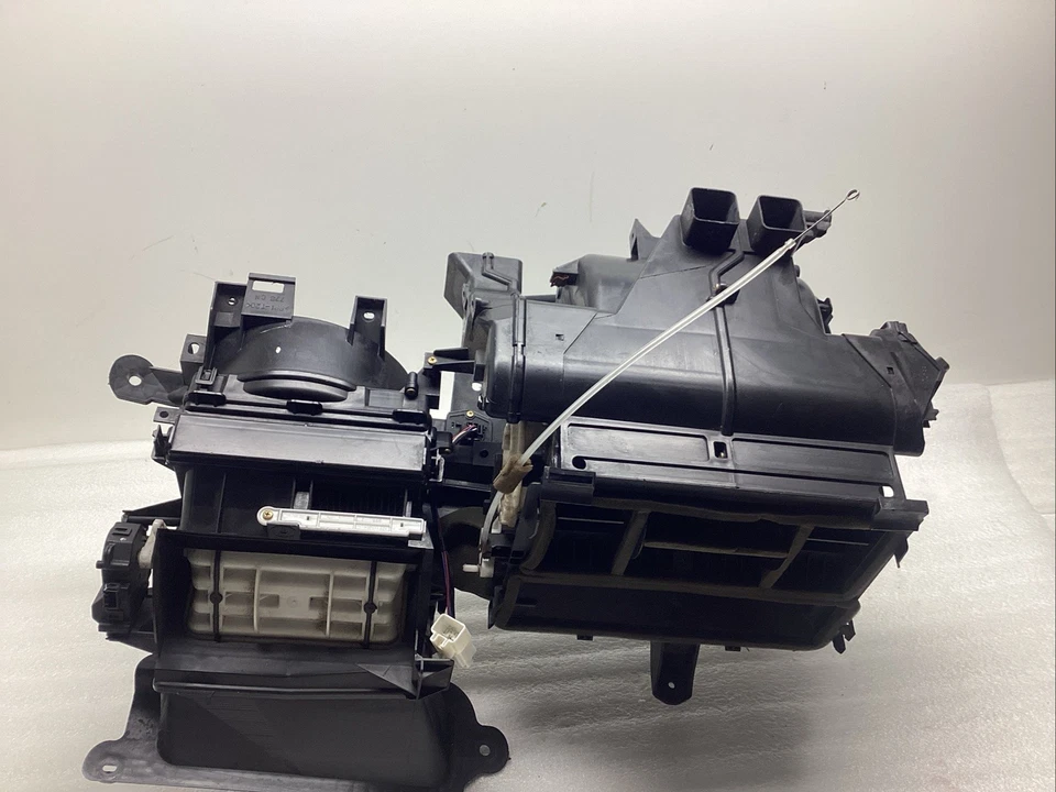 Toyota Matrix 2005 unidad de calefacción y soplador de aire acondicionado delantero OEM Foto 4 de 4