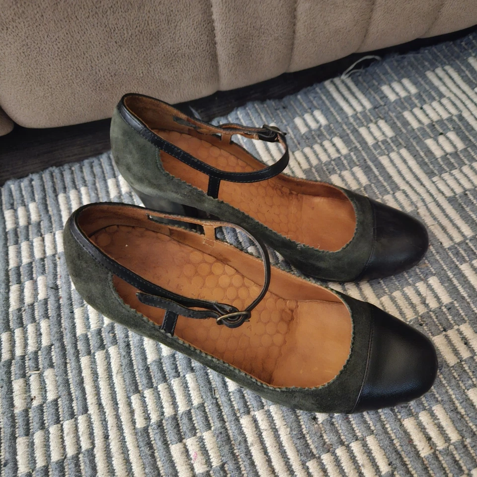 CHIE MIHARA Gamuza Acento Festoneado Bloque Mary Jane Tacones Mujer 6.5 Usado en Excelente Condición Foto 2 de 4