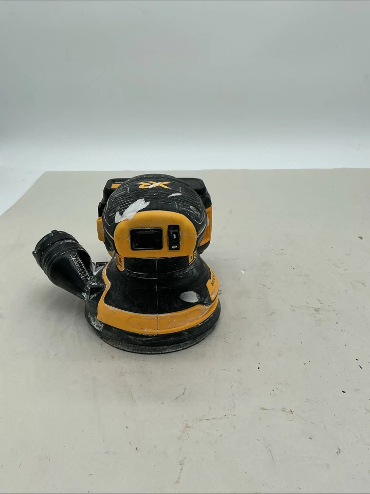 DEWALT XR 20V Brushless Orbit Orbital Sander DCW210 + 3Ah Battery - Image 3 of 4