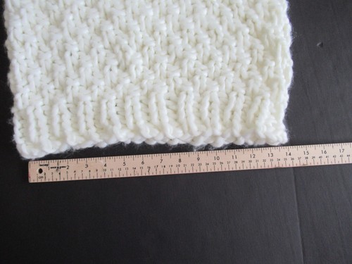 New SP Chunky Knitted Infinity Scarf One Size White, NWT - Picture 5 of 9