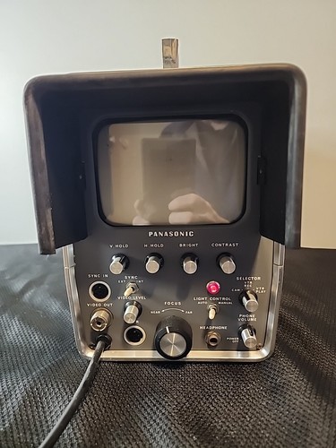 RARE VINTAGE 1974 WV-350P VIDICON PANASONIC TV CAMERA WITH BUILT IN MONITOR - Picture 4 of 19