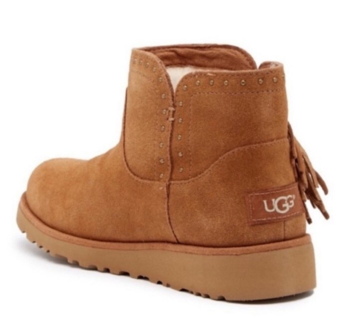 UGG Cindy Water-resistant Geninue Shearling Studded Bootie Womens Sz 6