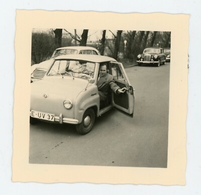 PHOTO SNAPSHOT amateur, an old car old car tacot automobile