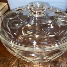 VTG PYREX Casserole Teardrop Round w/Cover Lid 8.75in Ovenware Roaster 2.5QT USA