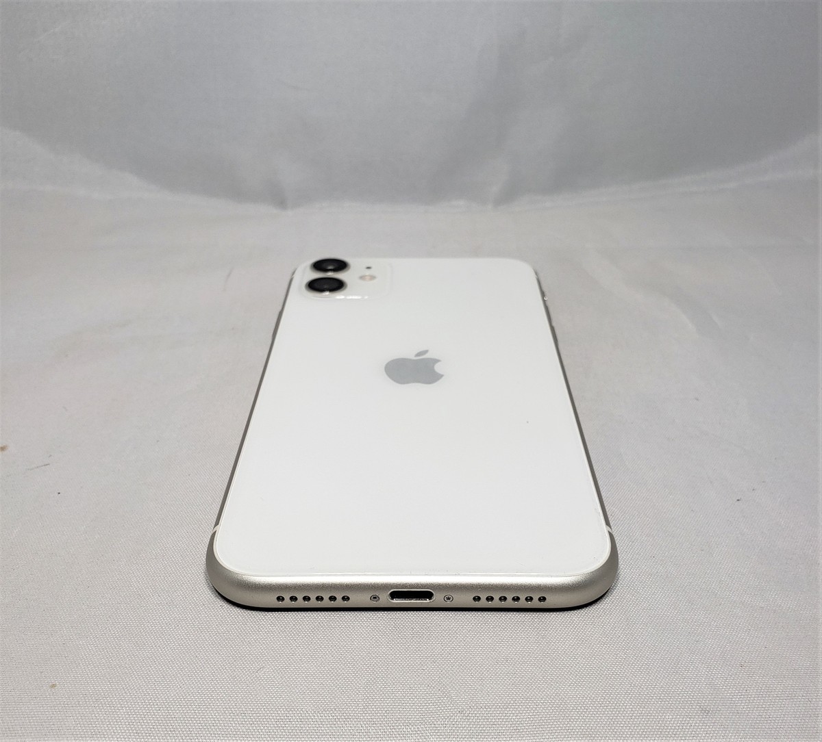 Apple iPhone 11 ホワイト 本体64GB 31DRYexveWL.jpg_BO30,255,255,