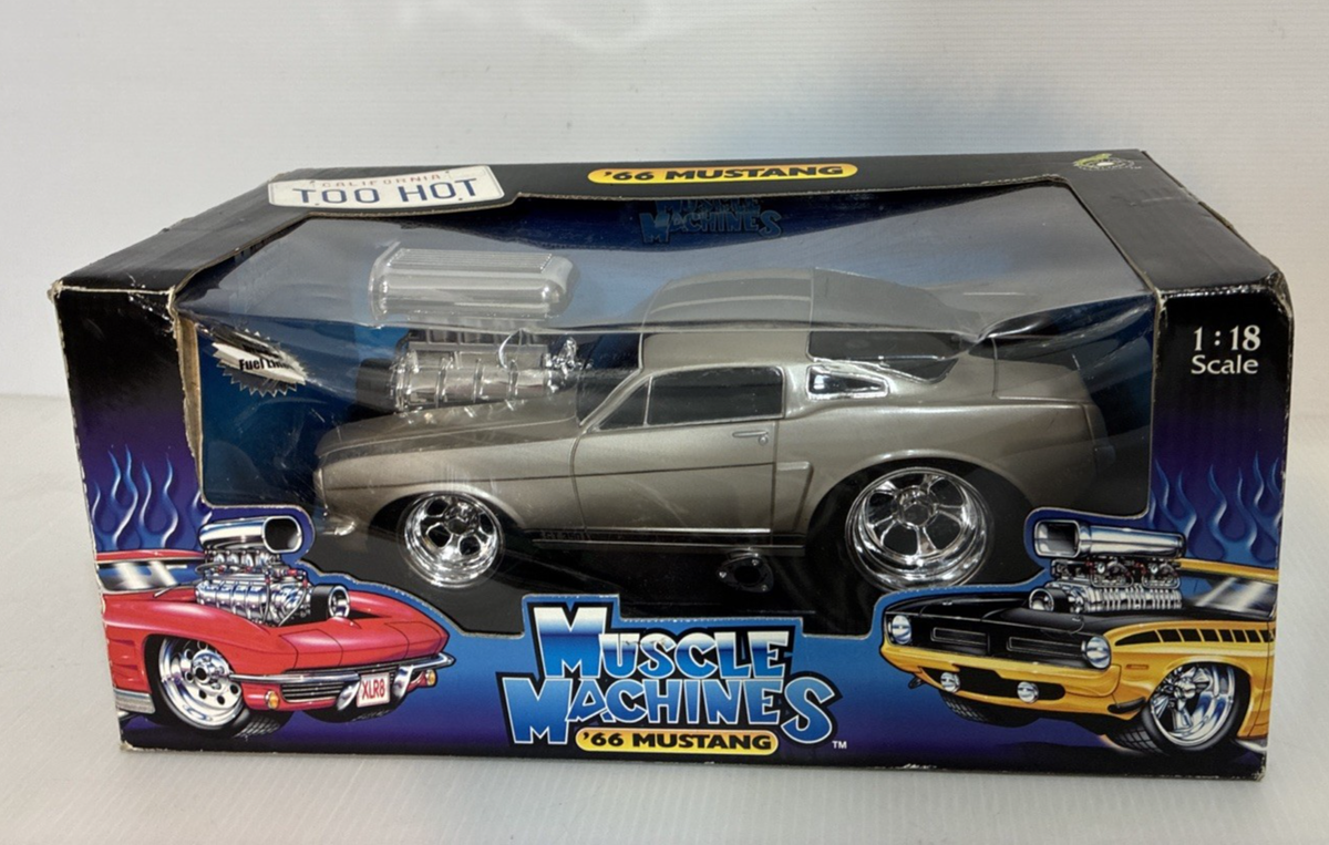 Muscle Machines 1966 Mustang 1:18 Silver California Too Hot