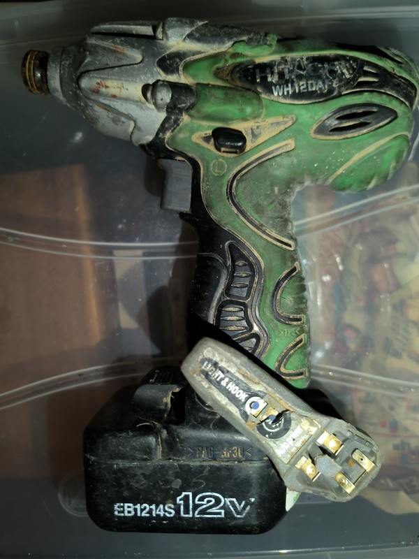 HITACHI WH12DAF2 Green Cordless Impact Driver Untested