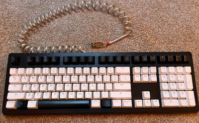 Ducky Shine 3 Mechanical Keyboard - Blue Switches - Custom keycaps