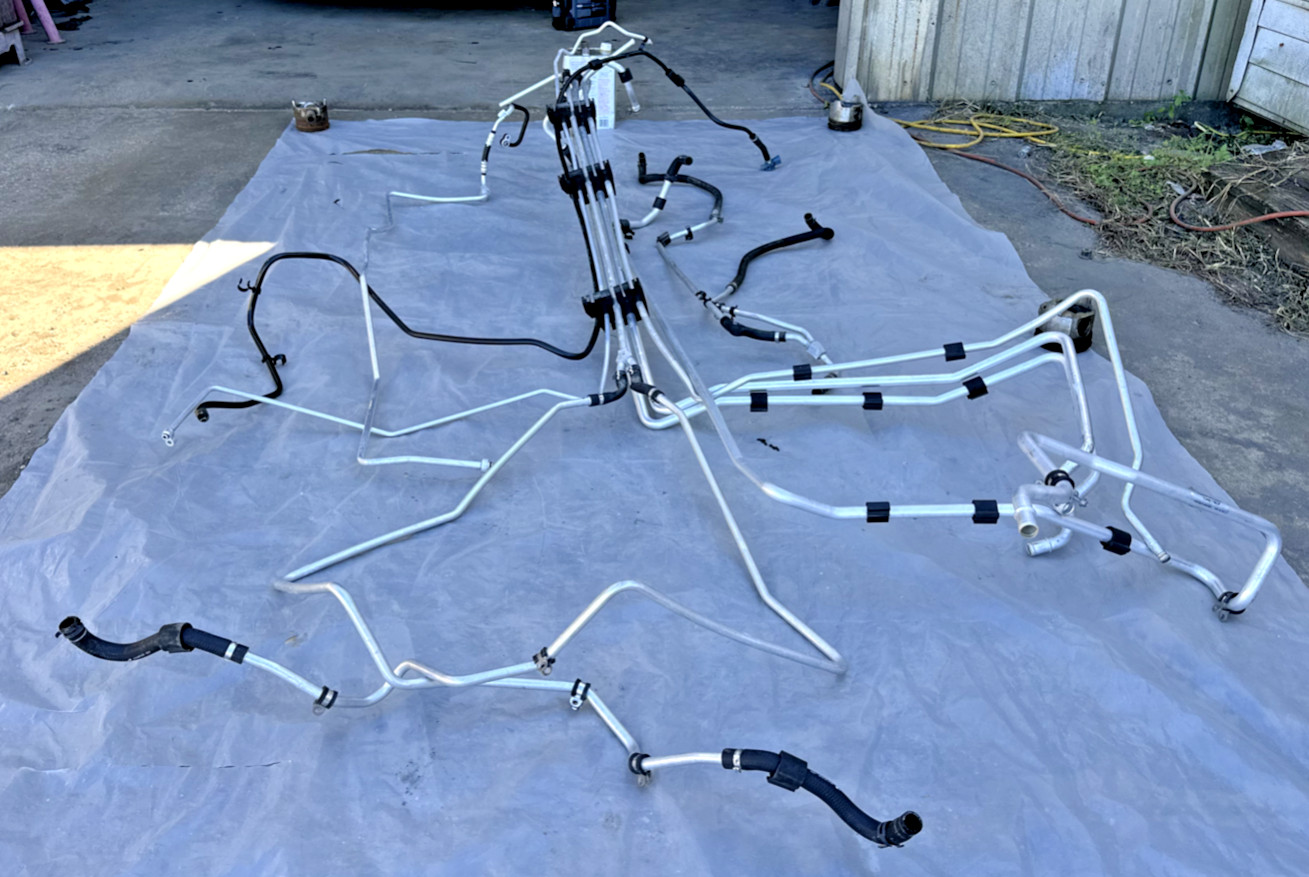 2016-2021 MCLAREN 570S UNDERBODY ENGINE WATER COOLANT HOSES PIPE BRAKE LINE OEM