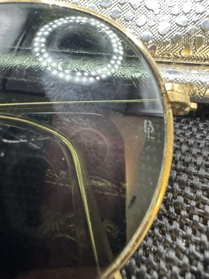 Gafas de sol Ray Ban vintage doradas 52 mm especificaciones Lennon usadas en excelente estado Foto 3 de 4