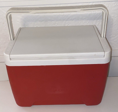 Igloo Island Breeze  red and white, 9 quart Lunch Cooler, 13 can, USA