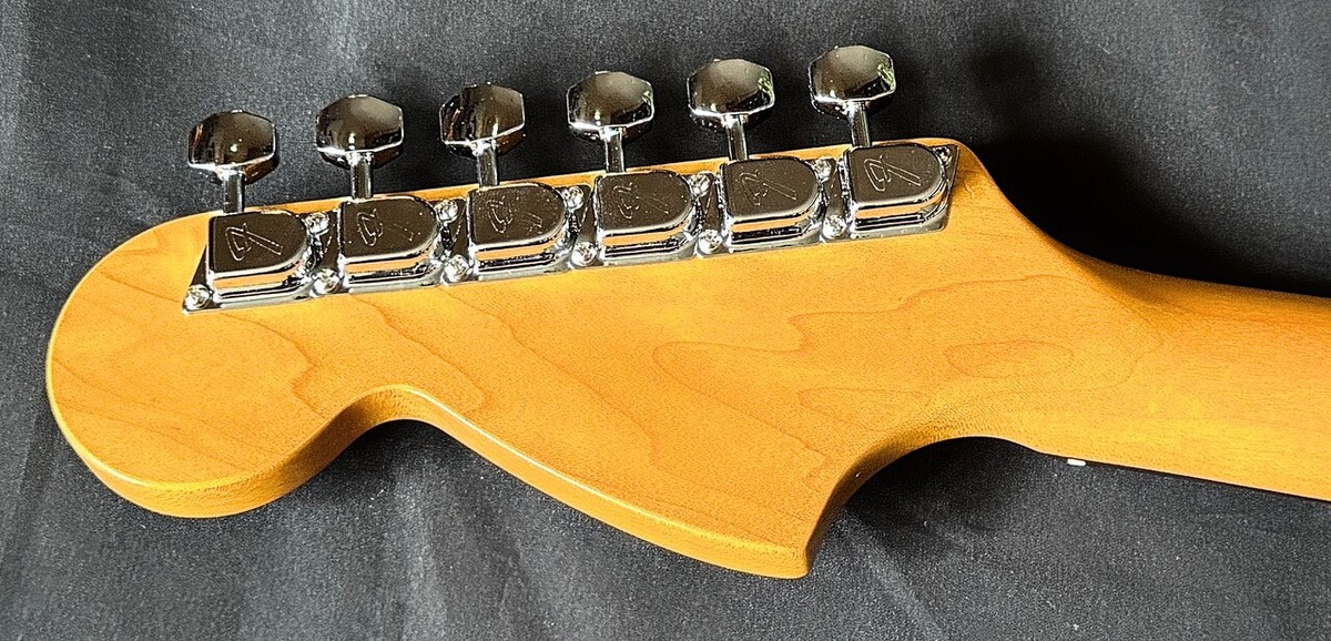 Fender Japan MG65 Mustang White Crafted in Japan 2006-2008