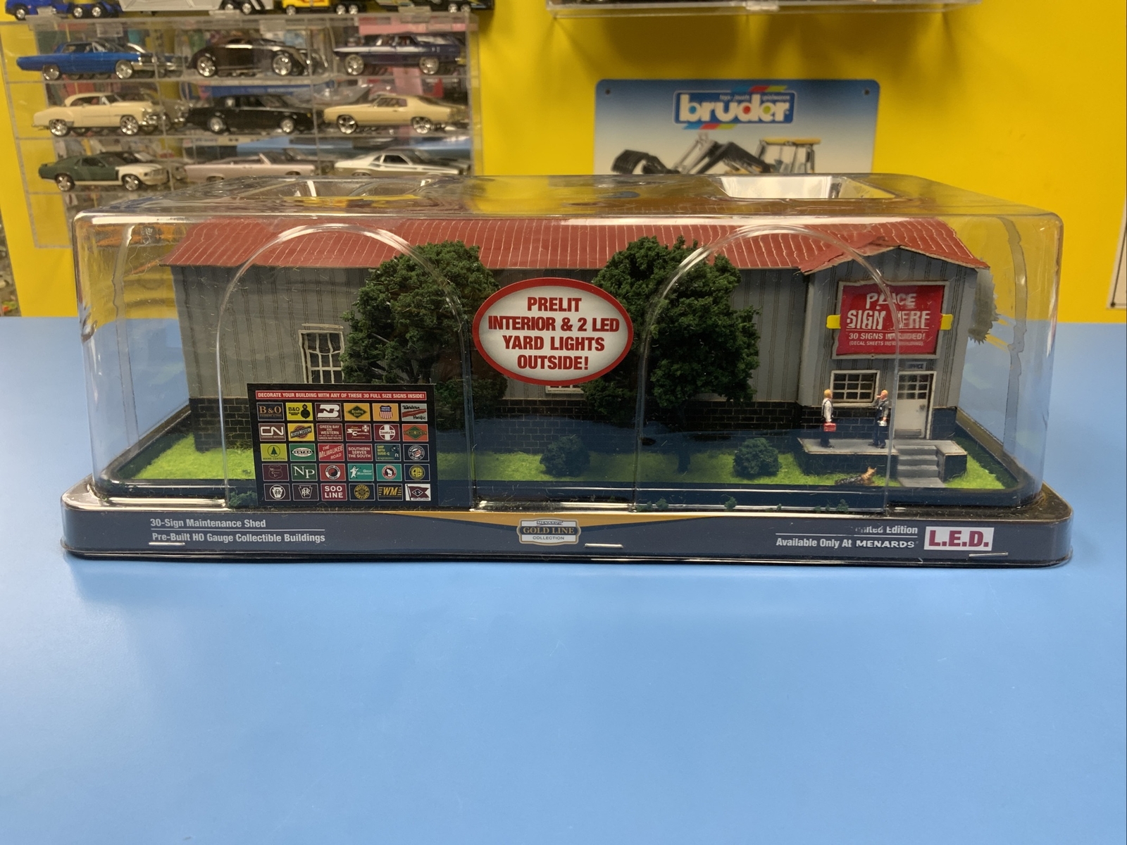 Menards HO Scale 30Sign Maintenance Shed Prelit Interior L.E.D. Yard