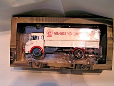 CAMION IXO 1/43  LATIL H14A-H16A PLATEAU BÂCHE DE 1957 (EN BOÎTE)