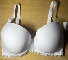 34DD BRA~NATURANA~MOULDED UNDERWIRED CUPS~WHITE~NEW WITH TAGS (292)