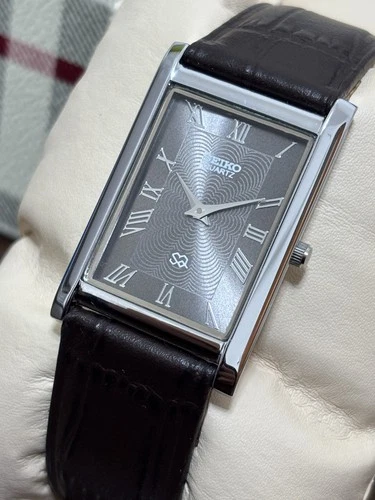 Vintage Seiko Slim Quartz Men's Wrist Watch -Black Leather Strap