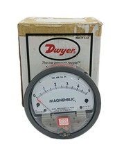 NEW DWYER 2210 PRESSURE GAUGE