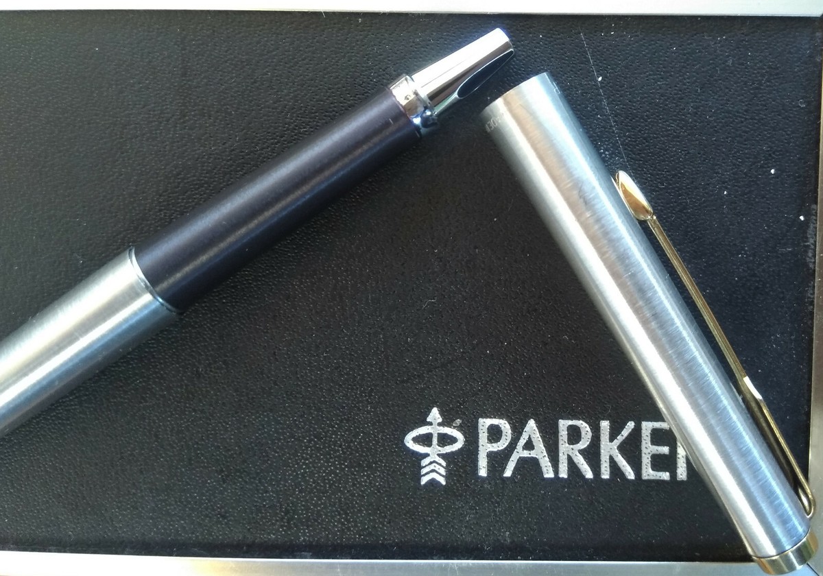 PENNA A SFERA Parker In Acciaio Satinato E Fermaglio Colore Oro- Vintage- EUR 25,00 - IT