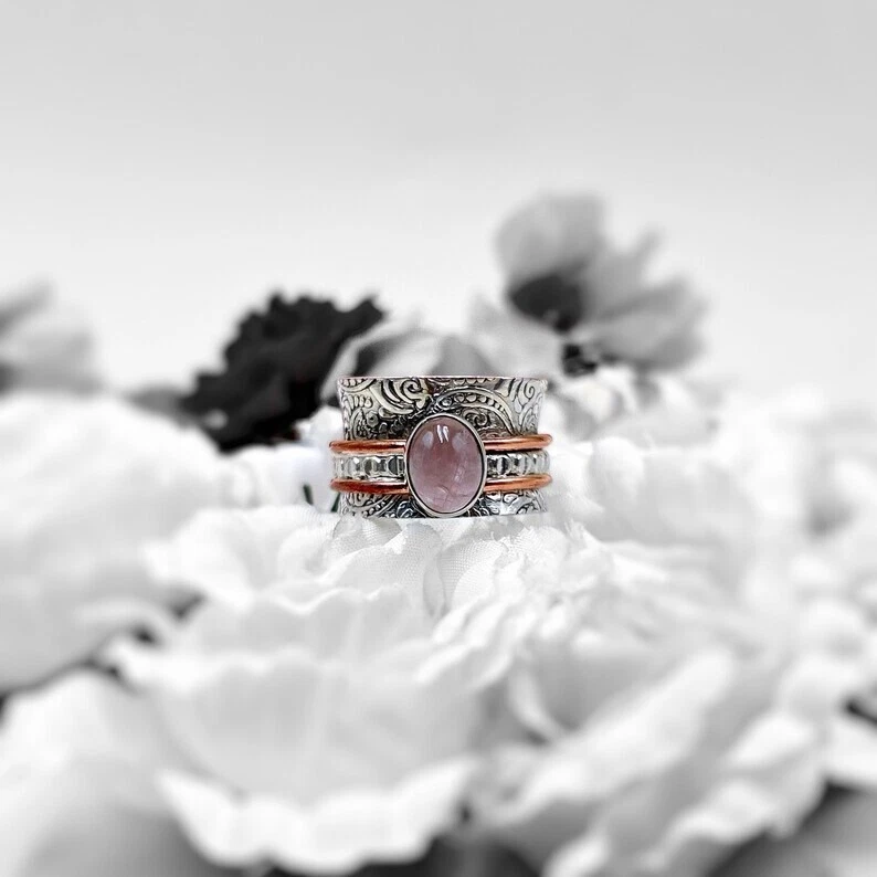 Anillo giratorio de cuarzo rosa de plata de ley 925 hecho a mano anillo inquieto giratorio de 2 tonos Foto 3 de 4