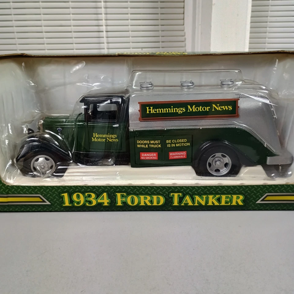 1934 Ford Tanker CROWN PREMIUMS 1:24 Scale Diecast Hemmings Motor News 2009 - Image 2 of 4