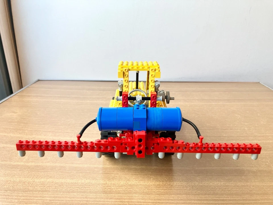 LEGO Technic 8849 Tractor, photo 4 sur 4