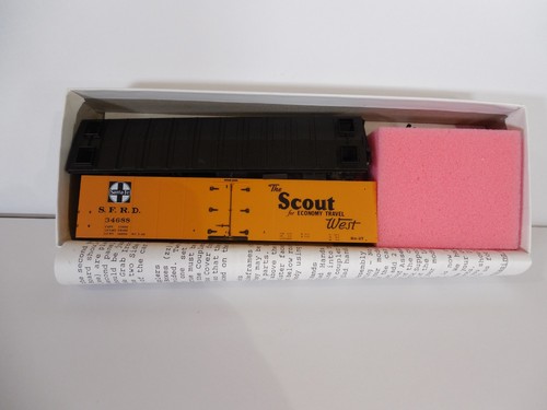 INTERMOUNTAIN ~ REFRIGERADOR SANTA THE SCOUT / MAPA CL #34688 ~ LOTE A ~ ESCALA HO | Condition: Used
