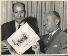1964 Press Photo Adel Younes and Captain Spicer at International House event.