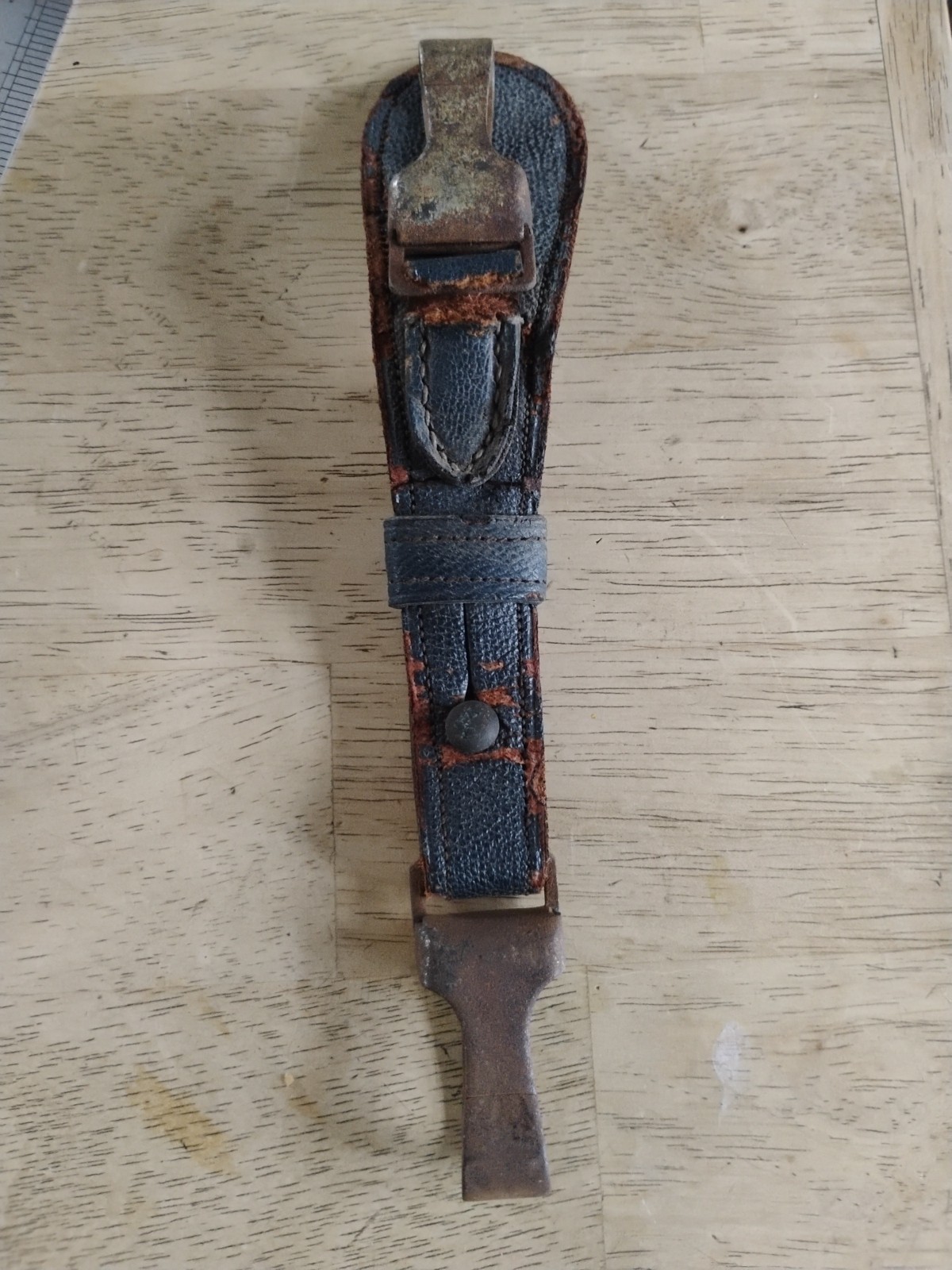 GERMAN SWORD HANGER NEEDS TLC! WWI WWII PEBBLED LEATHER RARE TYPE TWO CLIPS
