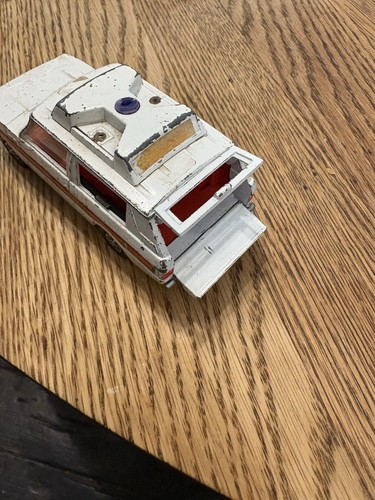 Corgi Whizzwheels White Ambulance "Vigilant" Range Rover 1:64 Scale Diecast - Picture 5 of 7