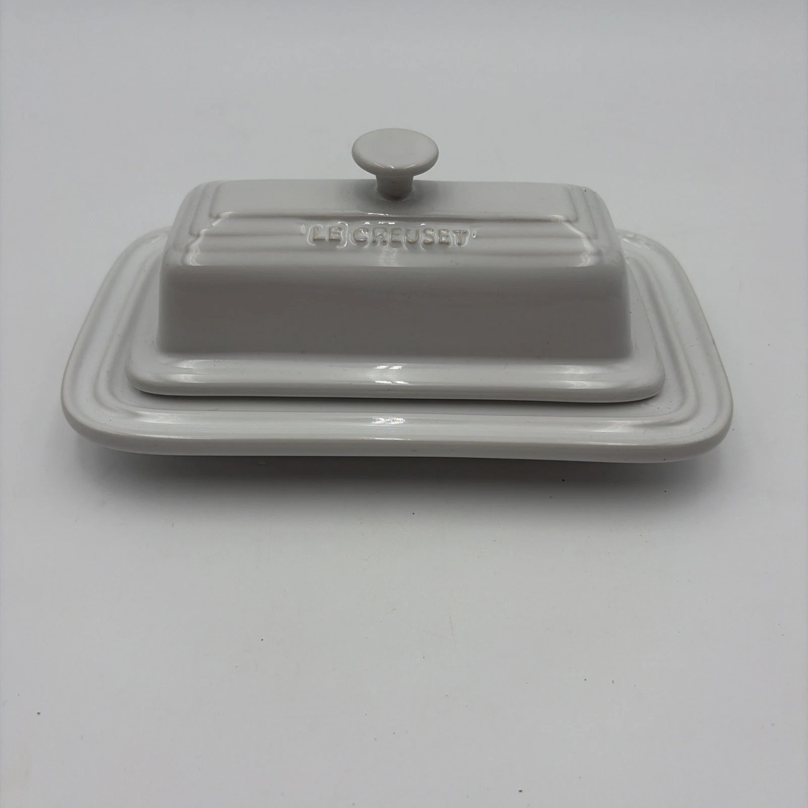 Le Creuset Stoneware 1/4 Lb Stick Butter Dish With Knob Lid Cotton White
