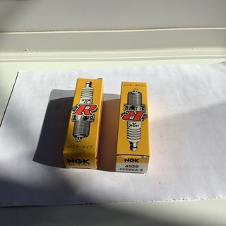 2 x NGK SPARK PLUG DPR8EA 9 4929