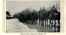 Deutsche Ulanen durchreiten ein russisches Dorf 1. WK 1914