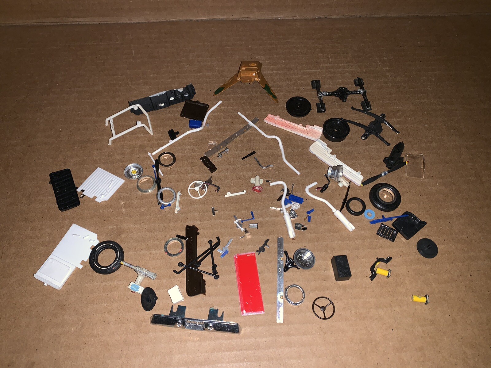 Vintage Junkyard Lot of Plastic Model Car Parts and Pieces (Lot Jy330) eBay