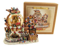 Grandeur Noel 2000 Musical Waterglobe Santa's Workshop Christmas Elves W/ Box