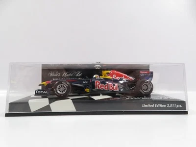 1:43 Minichamps 410110101 Renault RB7 Malaysian GP 2011 S. Vettel - Bild 1 von 4