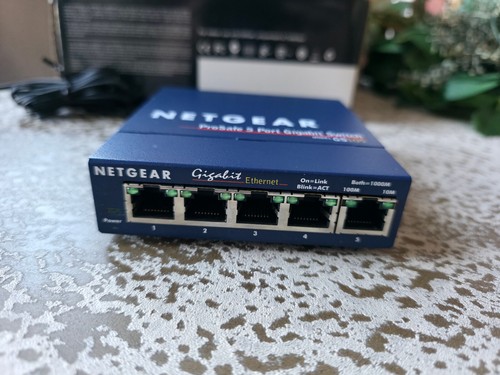 NETGEAR ProSafe 5-Port 10/100/1000 Mbps Gigabit Desktop Switch GS105 - Picture 2 of 13