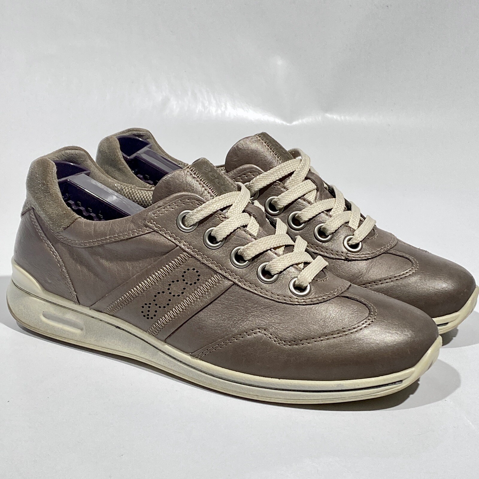 ecco silver sneakers