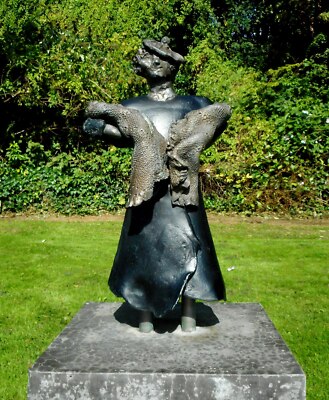 Foto 6x4 Liebe Pflicht Nahaufnahme der Skulptur mit May Donaghue mit c2019