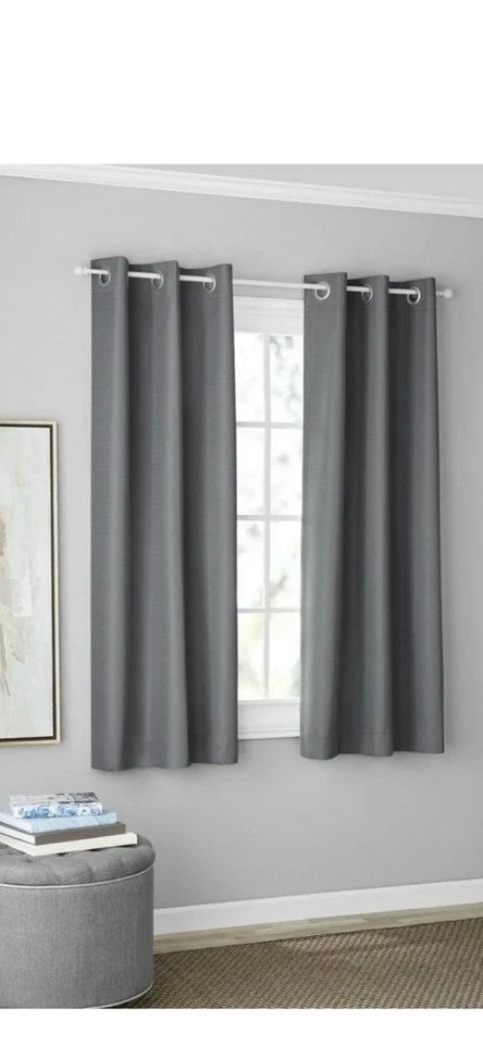 Par de paneles de cortina con ojal oscurecimiento liso texturizado Mainstays, juego de 2, gris Foto 2 de 4