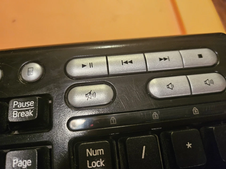 Vintage Gateway KB-0532 PS/2 Wired Keyboard, Black. Working With Both Feet - Image 3 of 4