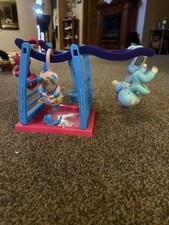 WowWee 4 Fingerlings Monkey Bar with Interactive Baby Monkey Jungle Gym Playset