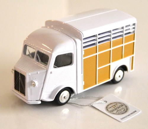 Minialuxe E: 1/43. Peugeot J7 1970 fourgon "Pompiers". Réf. 25_7. SL