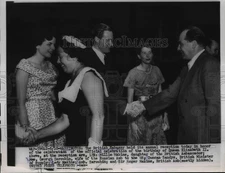 1954 Press Photo Millie Makins, Mme. Georgia Zaroubin, Duncan Sandys, Lady