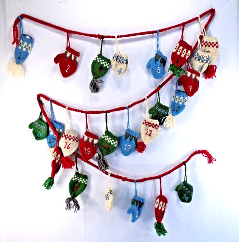 Garnet Hill Hats & Mittens Knit Wool Advent Calendar Blue Red Green Cream 70"
